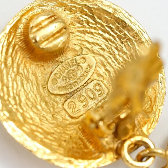 CHANEL CC Logo Hoop Circle Interlocking Clip-On Earrings Gold Tone 29 Auth - Picture 6 of 6